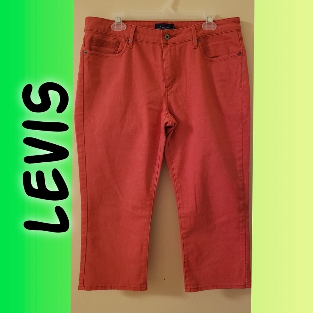 💚Levi's Demi Curve Classic Capri💚